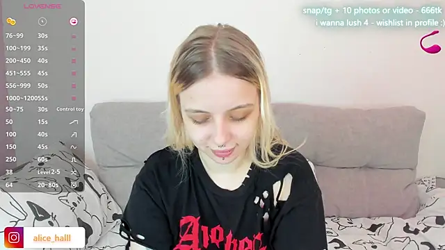 Snapshot of Alice_Halle chatting on 03.08.25 Alice Halle online show from 03.08.25