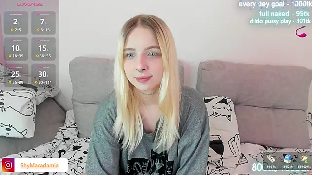 Snapshot of Alice_Halle chatting on 03.09.25 Alice Halle online show from 03.09.25