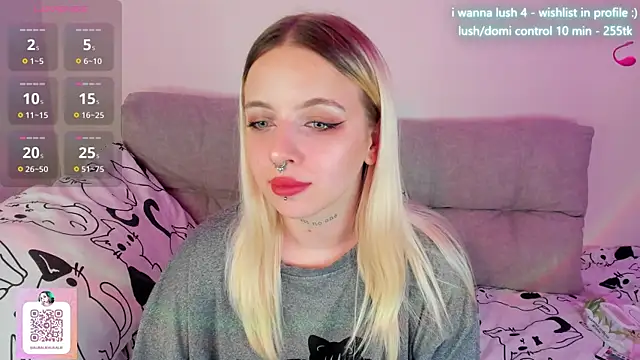 Snapshot of Alice_Halle chatting on 03.10.25 Alice Halle online show from 03.10.25