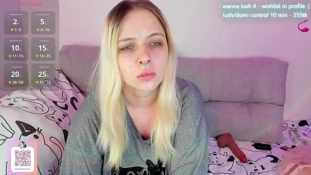 Snapshot of Alice_Halle chatting on 03.11.25 Alice Halle online show from 03.11.25