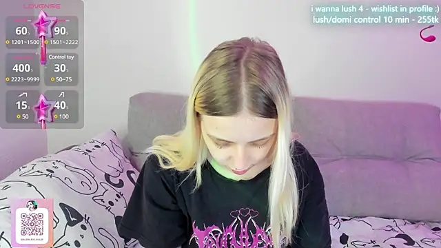 Snapshot of Alice_Halle chatting on 03.13.25 Alice Halle online show from 03.13.25