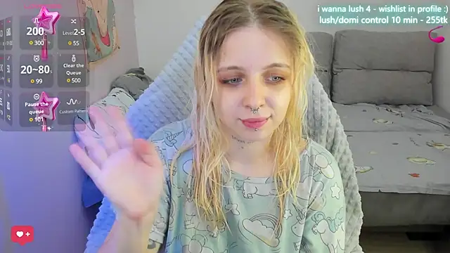 Snapshot of Alice_Halle chatting on 03.22.25 Alice Halle online show from 03.22.25