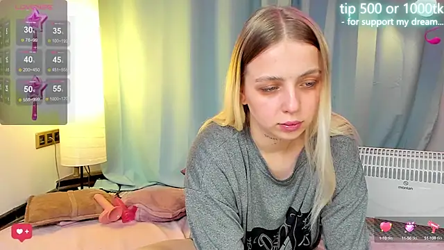 Snapshot of Alice_Halle chatting on 09.13.25 Alice Halle online show from 09.13.25