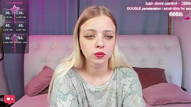 Snapshot of Alice_Halle chatting on 10.06.25 Alice Halle online show from 10.06.25