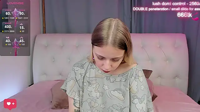 Snapshot of Alice_Halle chatting on 10.09.25 Alice Halle online show from 10.09.25