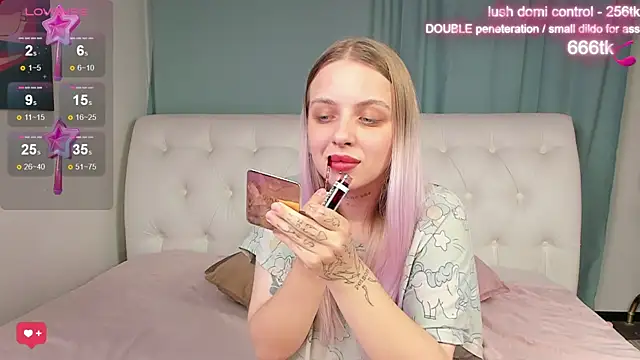 Snapshot of Alice_Halle chatting on 10.16.25 Alice Halle online show from 10.16.25