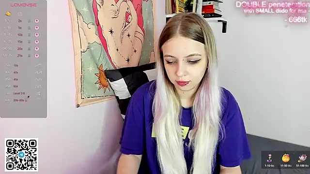 Snapshot of Alice_Halle chatting on 12.17.25 Alice Halle online show from 12.17.25