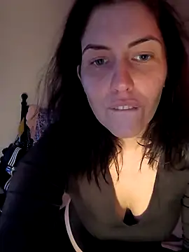 Snapshot of Linalicious chatting on 11.07.25 Linalicious online show from 11.07.25