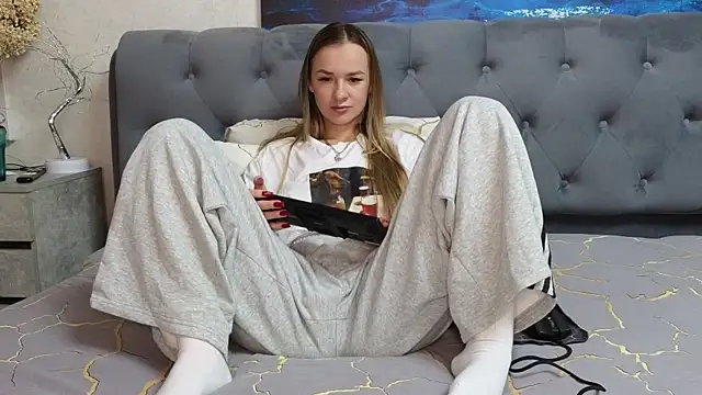 Snapshot of Strip-Lady chatting on 12.01.25 Strip-Lady online show from 12.01.25