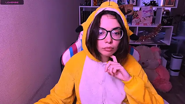 Snapshot of Sia_Shine chatting on 12.15.24 Sia Shine online show from 12.15.24