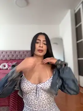 Snapshot of samantha_evans2 chatting on 10.07.25 samantha evans2 online show from 10.07.25