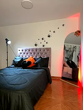 Snapshot of samantha_evans2 chatting on 10.24.25 samantha evans2 online show from 10.24.25