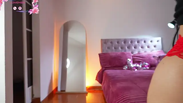 Snapshot of samantha_evans2 chatting on 11.20.25 samantha evans2 online show from 11.20.25