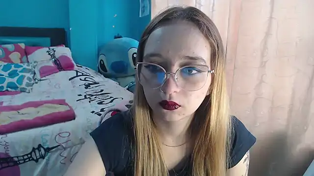 Liaroberts1 online show from 02.14.25