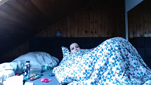 BoeseMoni1998 online show from 10.26.25