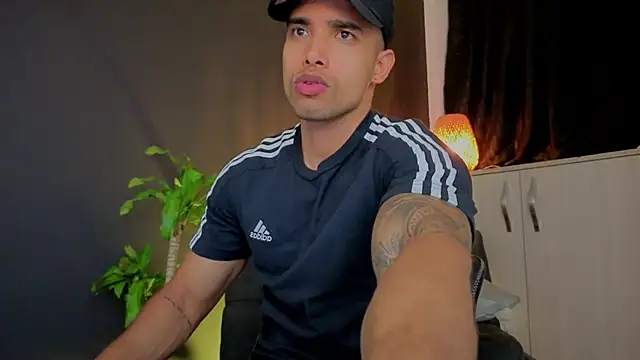 Snapshot of LincomAmith chatting on 11.07.25 LincomAmith online show from 11.07.25