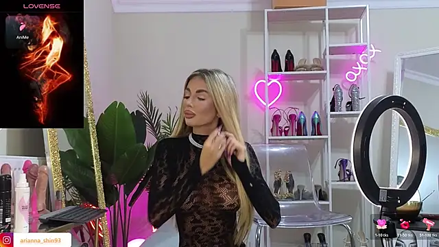 ArianaArianna online show from 12.20.25