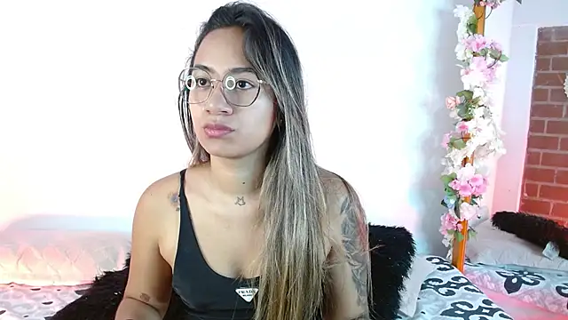 Snapshot of Jules_n_Gia chatting on 12.19.24 Jules n Gia online show from 12.19.24