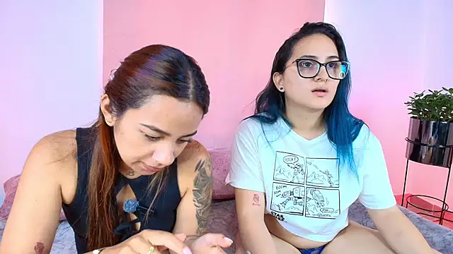 Snapshot of Jules_n_Gia chatting on 10.28.25 Jules n Gia online show from 10.28.25