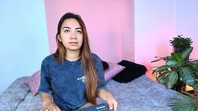 Snapshot of Jules_n_Gia chatting on 11.01.25 Jules n Gia online show from 11.01.25