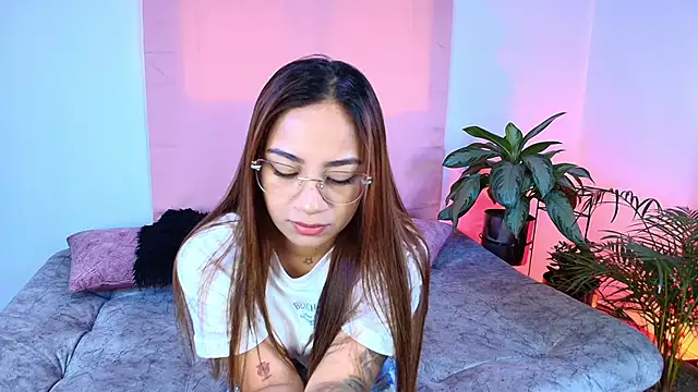 Snapshot of Jules_n_Gia chatting on 12.03.25 Jules n Gia online show from 12.03.25