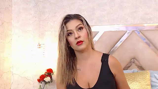 Snapshot of JoannaStanford chatting on 02.05.25 JoannaStanford online show from 02.05.25