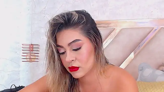 Snapshot of JoannaStanford chatting on 11.10.25 JoannaStanford online show from 11.10.25