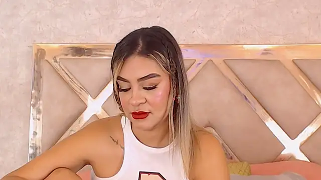 Snapshot of JoannaStanford chatting on 11.15.25 JoannaStanford online show from 11.15.25