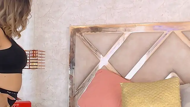 Snapshot of JoannaStanford chatting on 11.18.25 JoannaStanford online show from 11.18.25