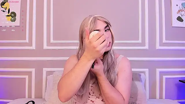 Snapshot of meloddysky chatting on 12.13.24 meloddysky online show from 12.13.24