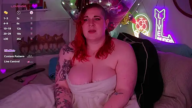 Snapshot of opalreigning chatting on 11.09.25 opalreigning online show from 11.09.25