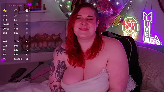 Snapshot of opalreigning chatting on 11.20.25 opalreigning online show from 11.20.25