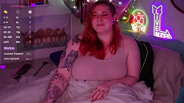 Snapshot of opalreigning chatting on 02.25.26 opalreigning online show from 02.25.26