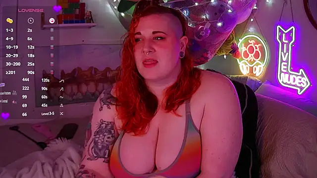 Snapshot of opalreigning chatting on 04.10.26 opalreigning online show from 04.10.26