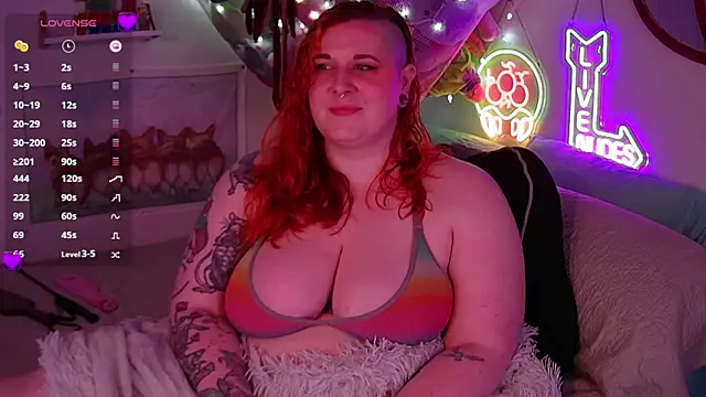 Snapshot of opalreigning chatting on 04.11.26 opalreigning online show from 04.11.26