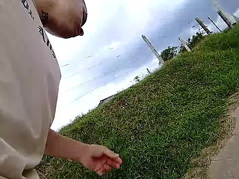 Snapshot of tonny_white chatting on 10.21.25 tonny white online show from 10.21.25