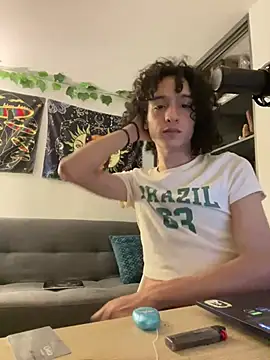 Snapshot of Danni_boy chatting on 12.24.24 Danni boy online show from 12.24.24