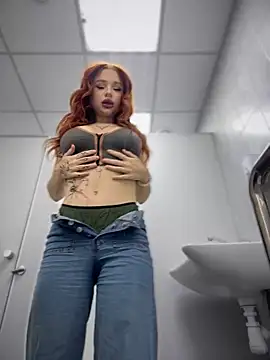 Snapshot of KarinHorny chatting on 12.04.24 KarinHorny online show from 12.04.24