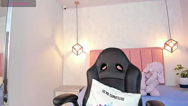 Snapshot of SUNNYCYRUS chatting on 02.12.25 SUNNYCYRUS online show from 02.12.25