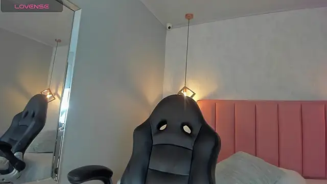 Snapshot of SUNNYCYRUS chatting on 10.25.25 SUNNYCYRUS online show from 10.25.25