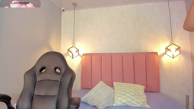 Snapshot of SUNNYCYRUS chatting on 11.06.25 SUNNYCYRUS online show from 11.06.25