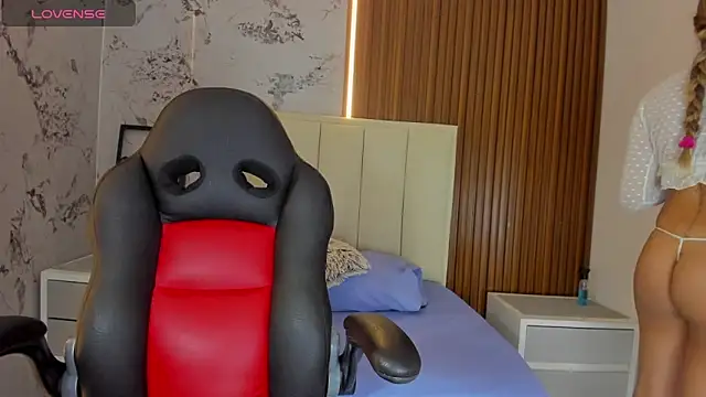 Snapshot of SUNNYCYRUS chatting on 11.21.25 SUNNYCYRUS online show from 11.21.25