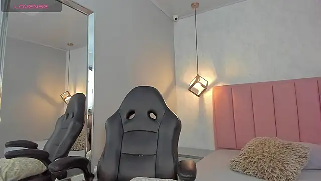 SUNNYCYRUS online show from 02.26.26