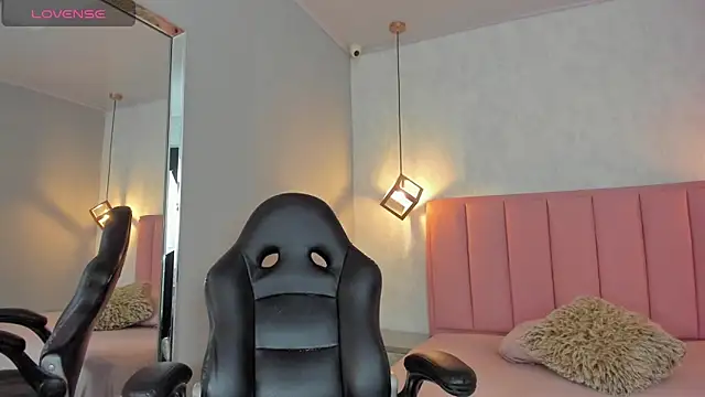 SUNNYCYRUS online show from 04.11.26