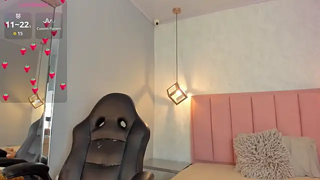 SUNNYCYRUS online show from 06.03.26