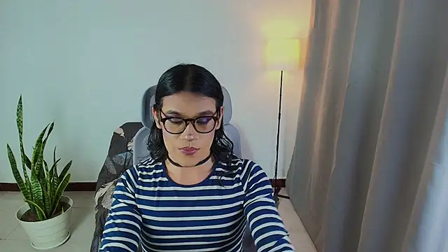 Snapshot of vitta_alfayed chatting on 10.28.25 vitta alfayed online show from 10.28.25