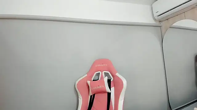 Snapshot of emma_lopes chatting on 01.27.25 emma lopes online show from 01.27.25