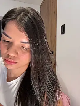 Snapshot of emma_lopes chatting on 10.15.25 emma lopes online show from 10.15.25