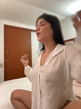 Snapshot of emma_lopes chatting on 11.18.25 emma lopes online show from 11.18.25