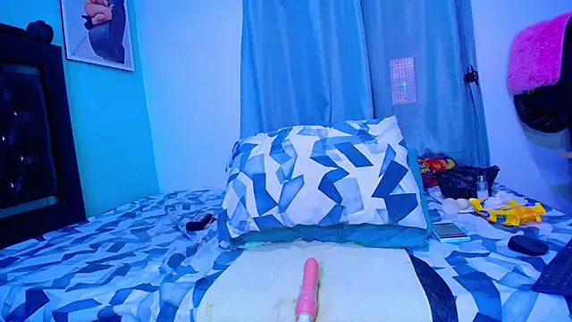 Snapshot of cristinapuerta- chatting on 01.28.25 cristinapuerta- online show from 01.28.25